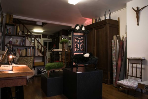 Atelier_Portes-ouvertes_2017-Madeleine-M-tapissier-en-siege-web-2