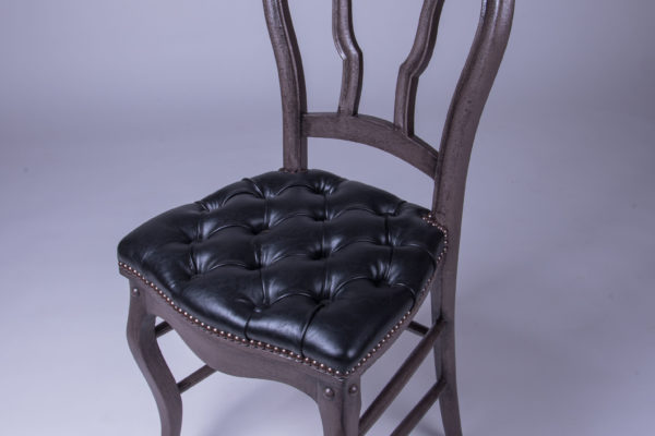 chaise capitonnée